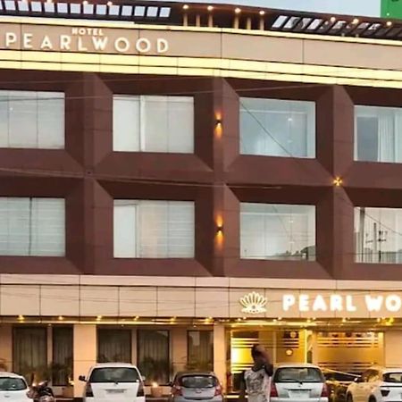 Hotel Pearl Wood Zirakpur Exterior foto