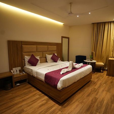 Hotel Pearl Wood Zirakpur Exterior foto