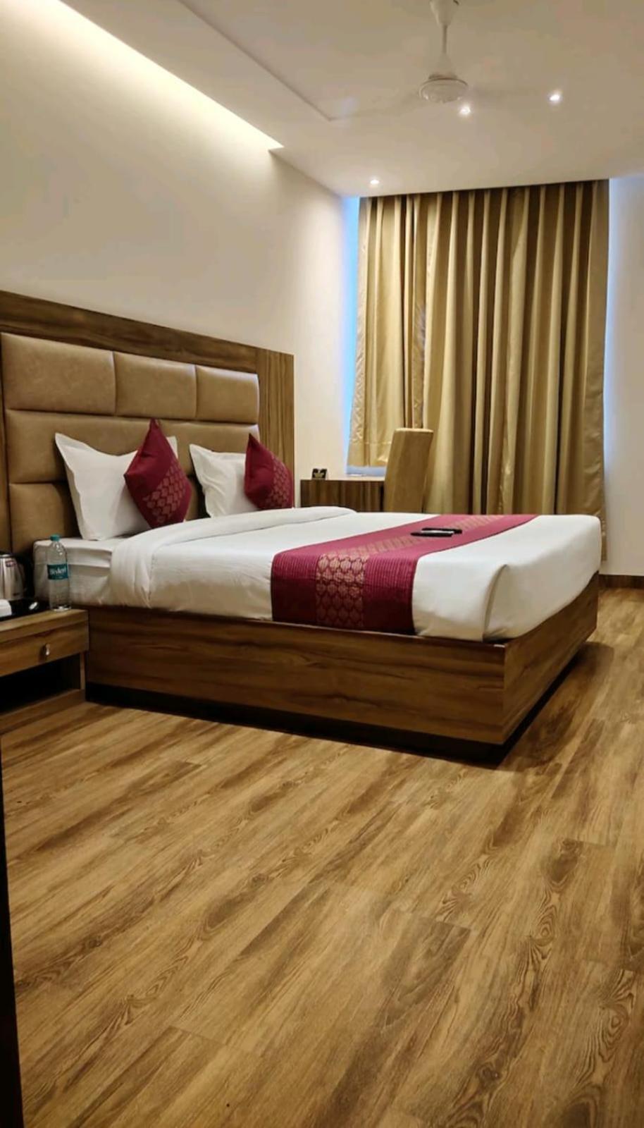 Hotel Pearl Wood Zirakpur Exterior foto